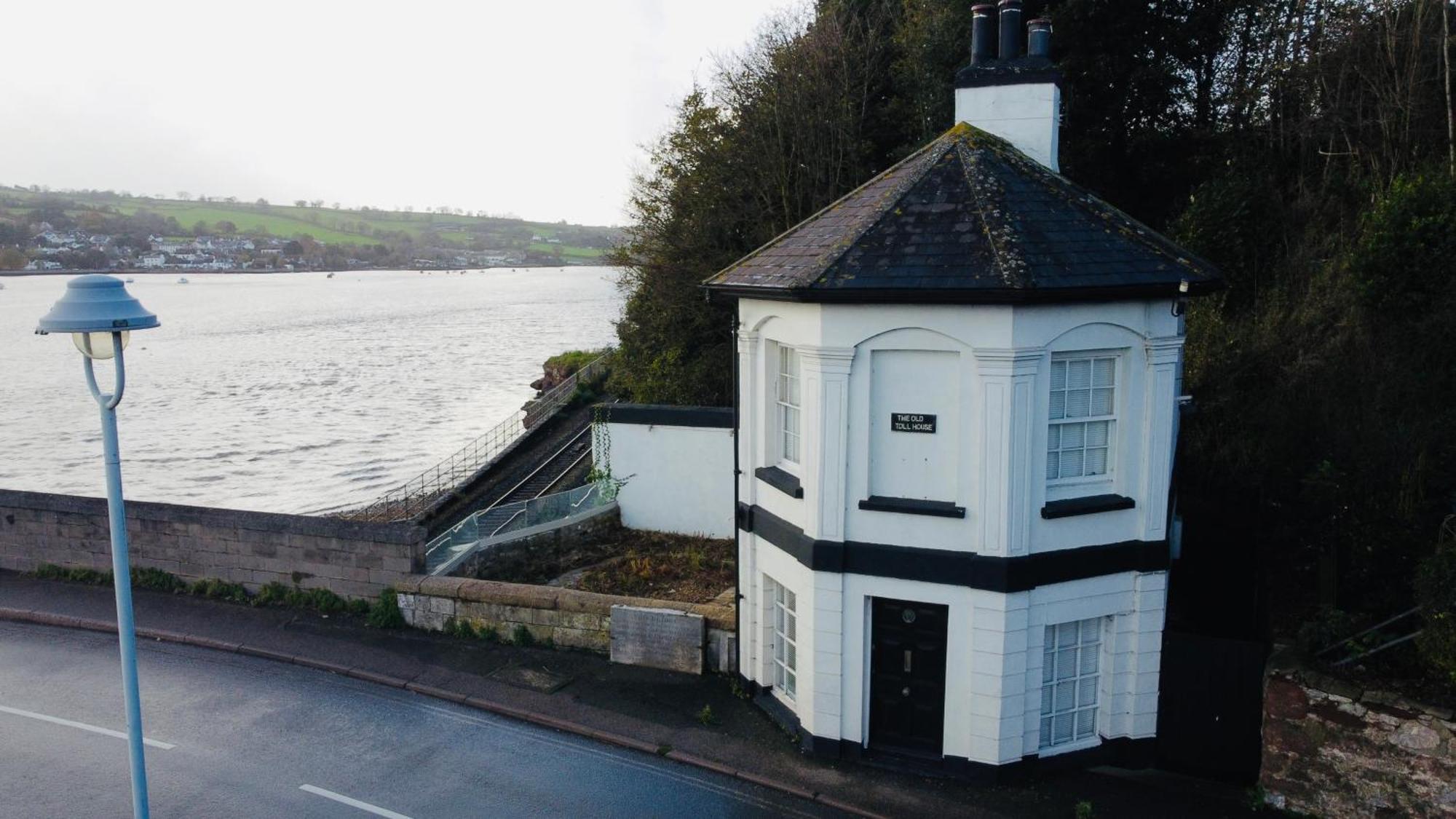 Holiday home Historic 'old Toll House' Shaldon Bridge