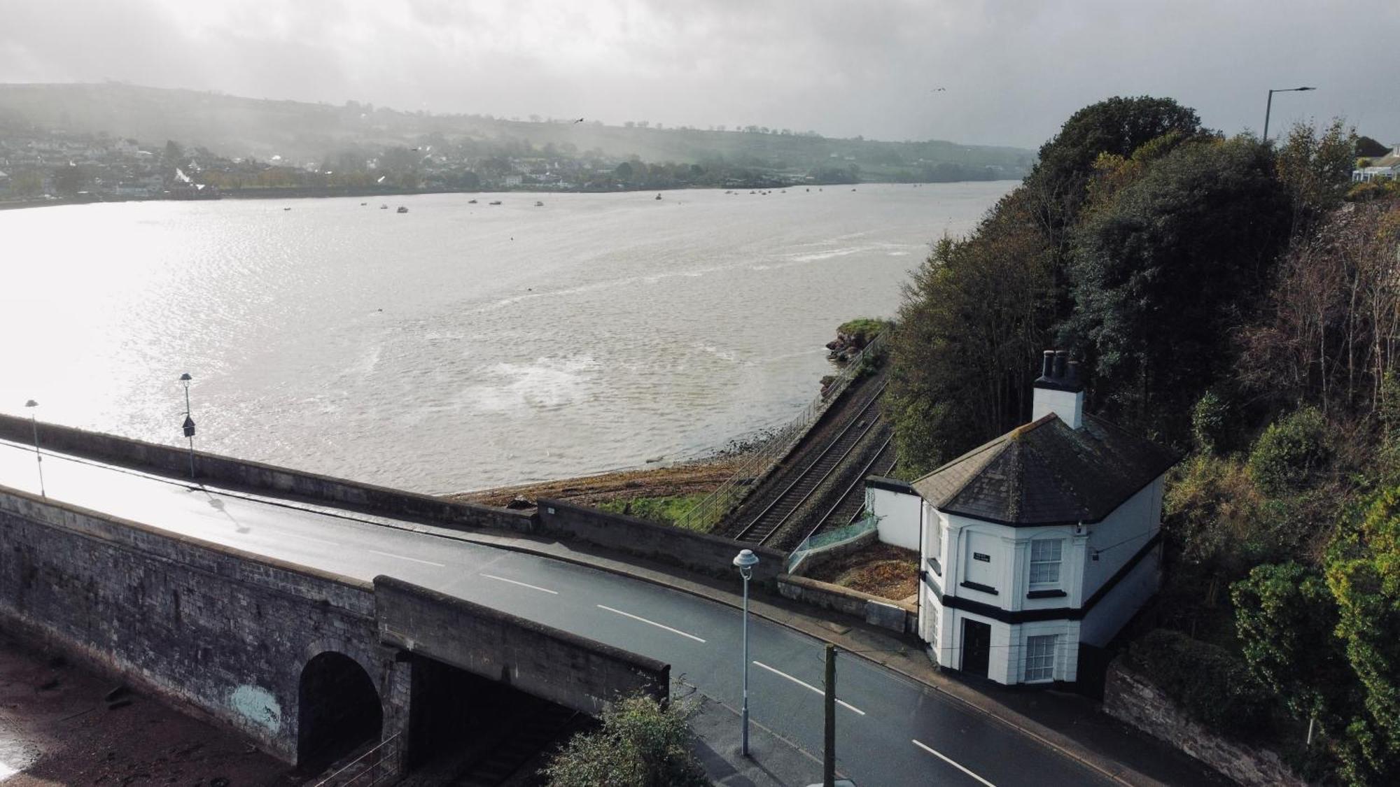 Historic 'old Toll House' Shaldon Bridge Holiday home *