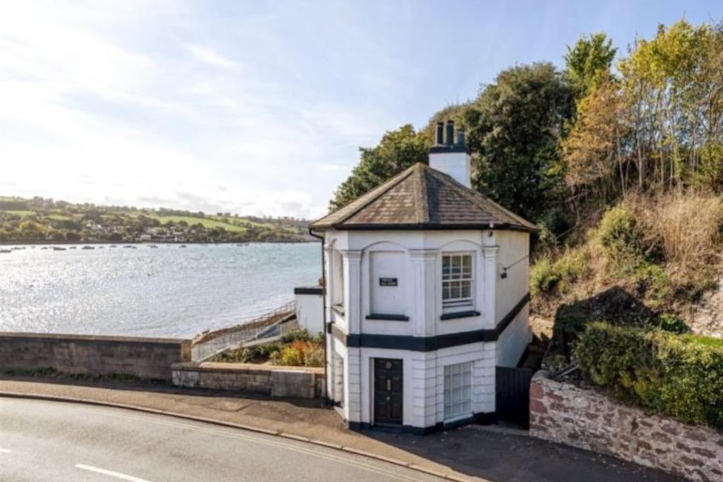 Holiday home Historic 'old Toll House' Shaldon Bridge *