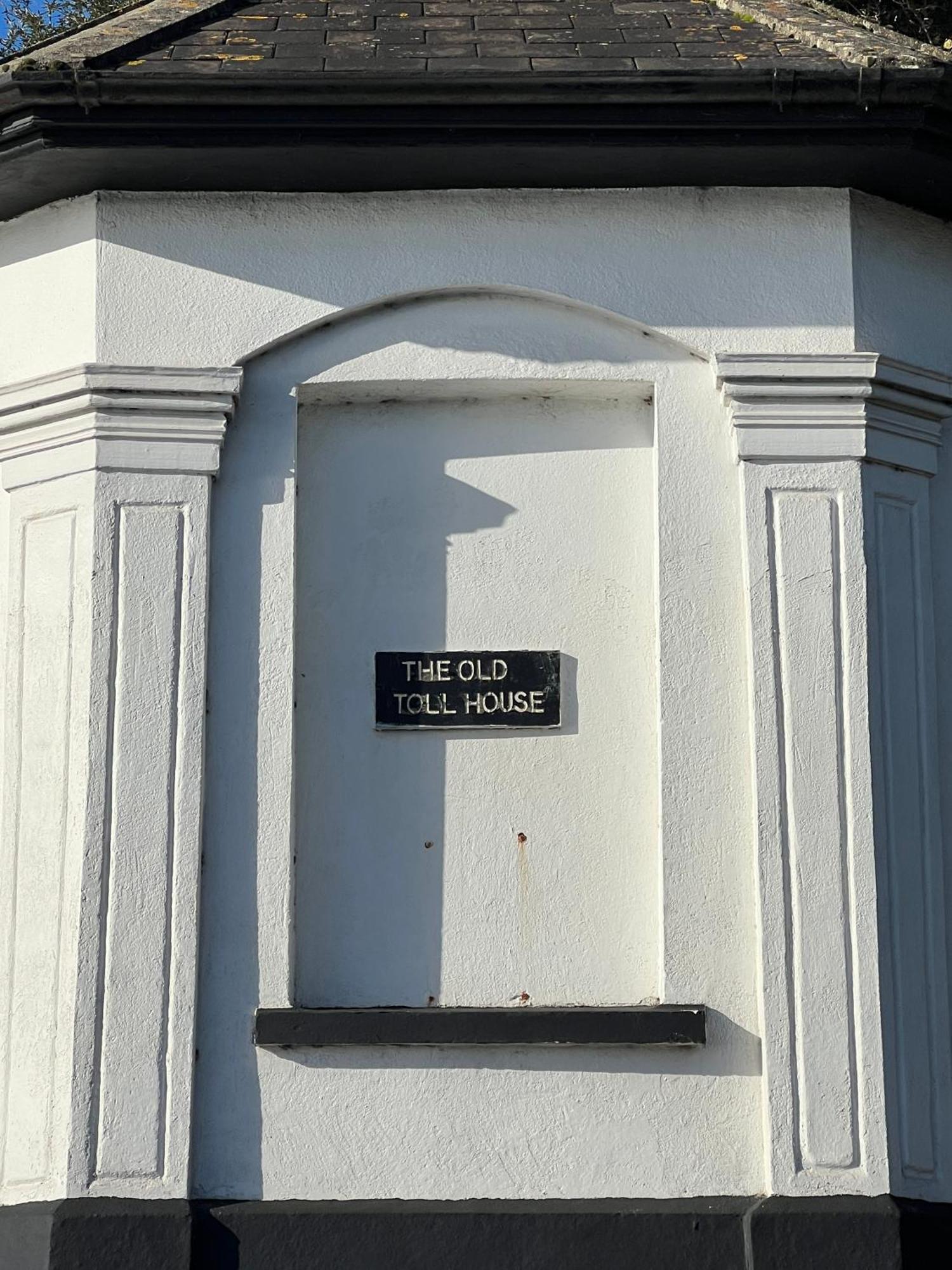 Holiday home Historic 'old Toll House' Shaldon Bridge *