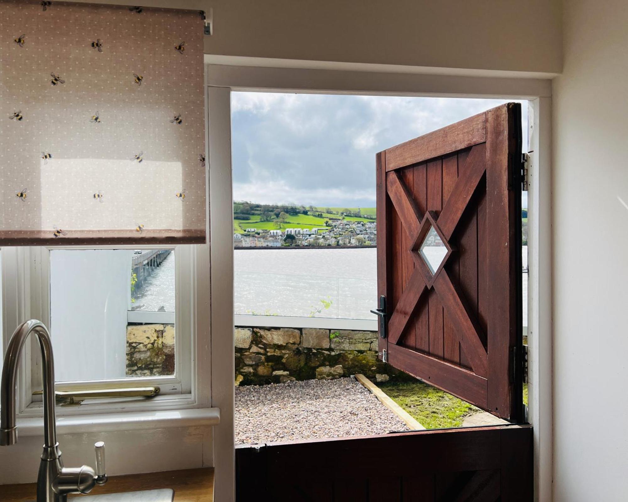 Holiday home Historic 'old Toll House' Shaldon Bridge *